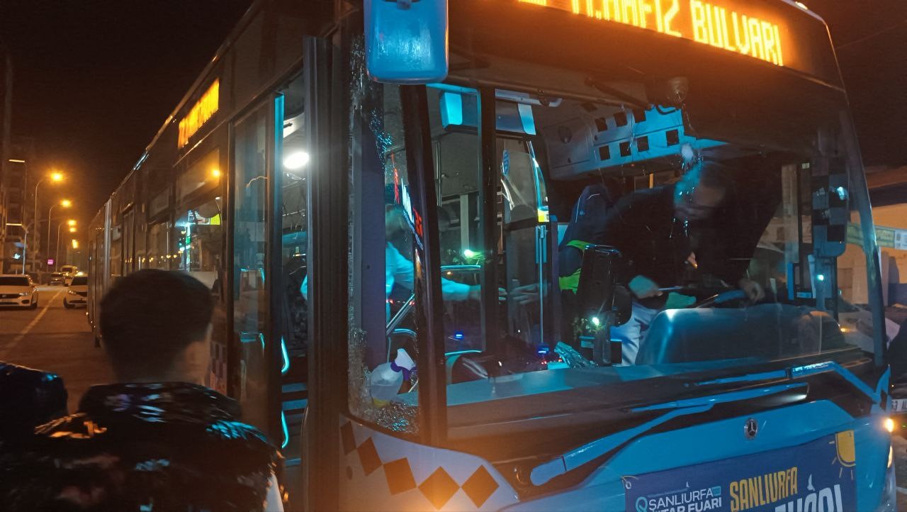 Şanlıurfa’da cadde ortasında silahlı kavga kamerada: 2 ağır yaralı