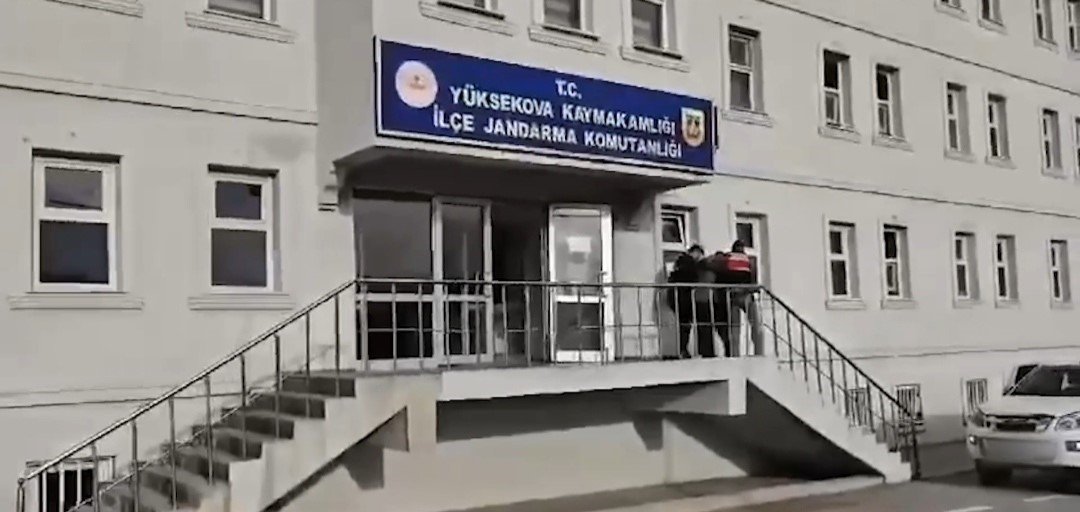 Zehir tacirlerine geçit yok: Tır ve kümeste 324 kilo uyuşturucu ele geçirildi