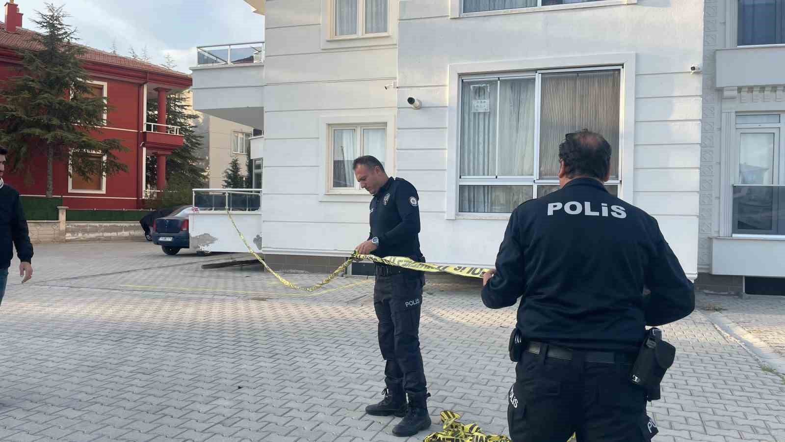 Karaman’da 5’inci kattan düşen öğretmen hayatını kaybetti