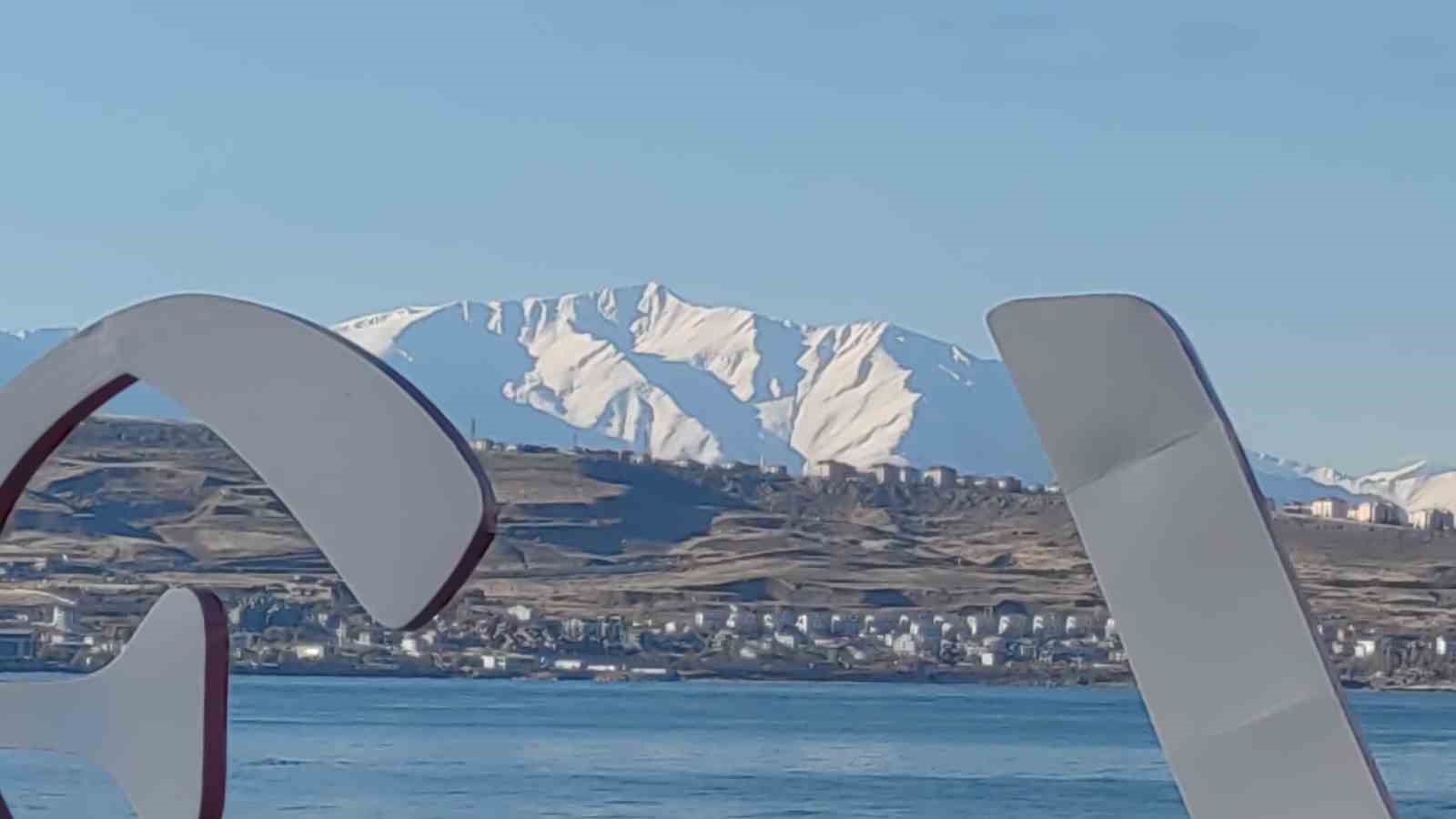 Artos Dağı beyaz gelinliğini giydi