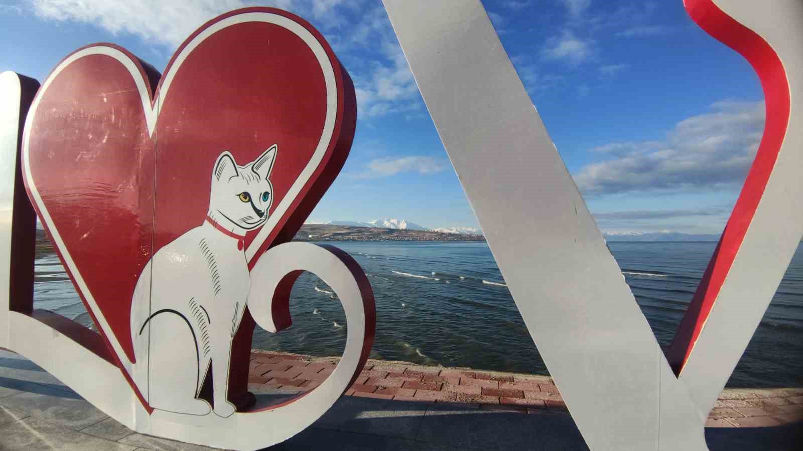 Artos Dağı beyaz gelinliğini giydi