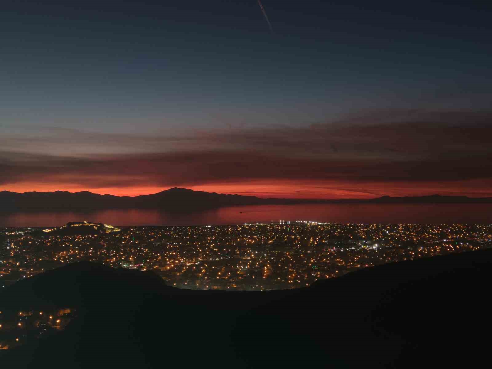 Van’da büyüleyici günbatımı