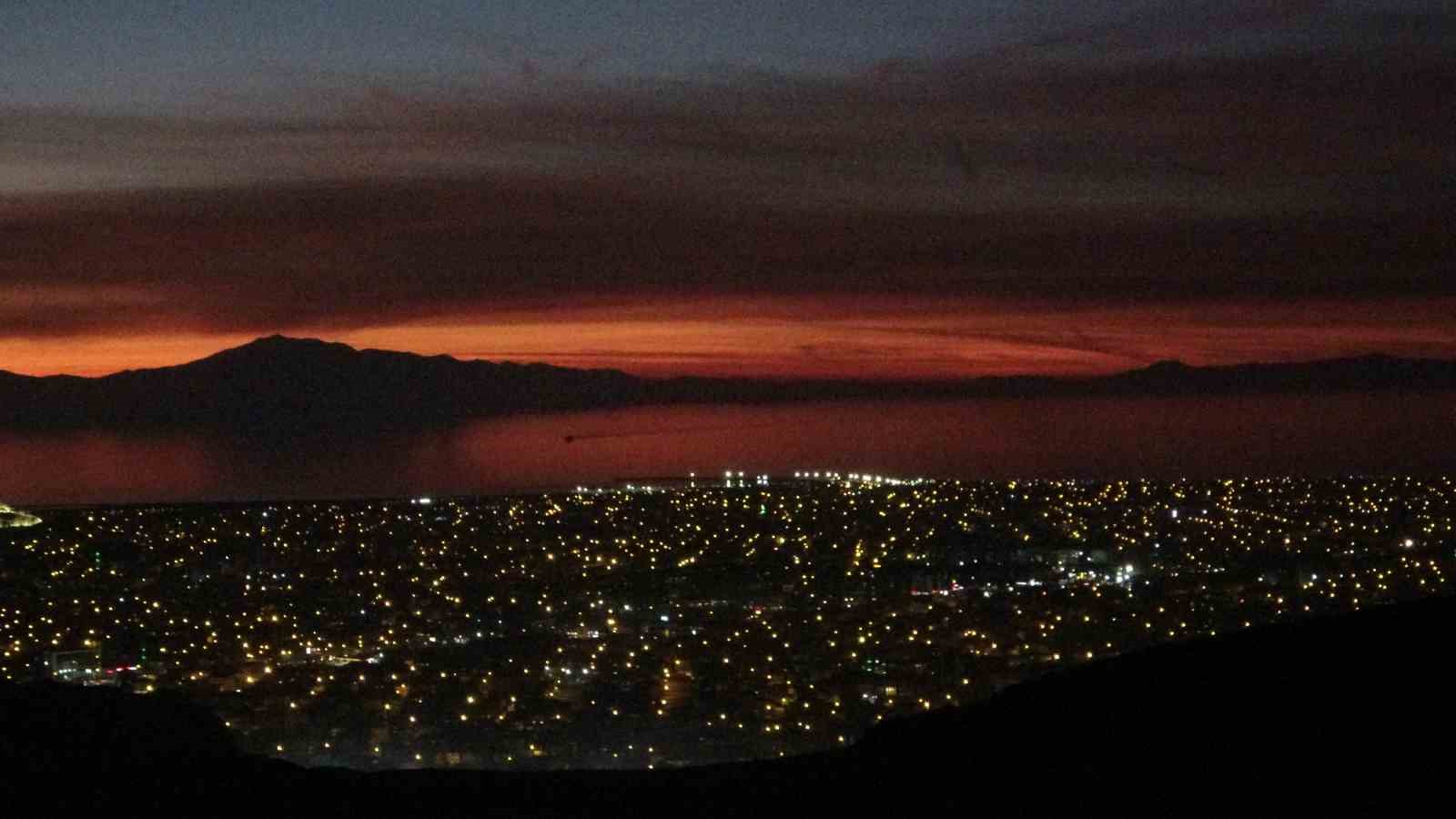 Van’da büyüleyici günbatımı: Gökyüzü kızıla boyandı, kartpostallık manzaralar ortaya çıktı