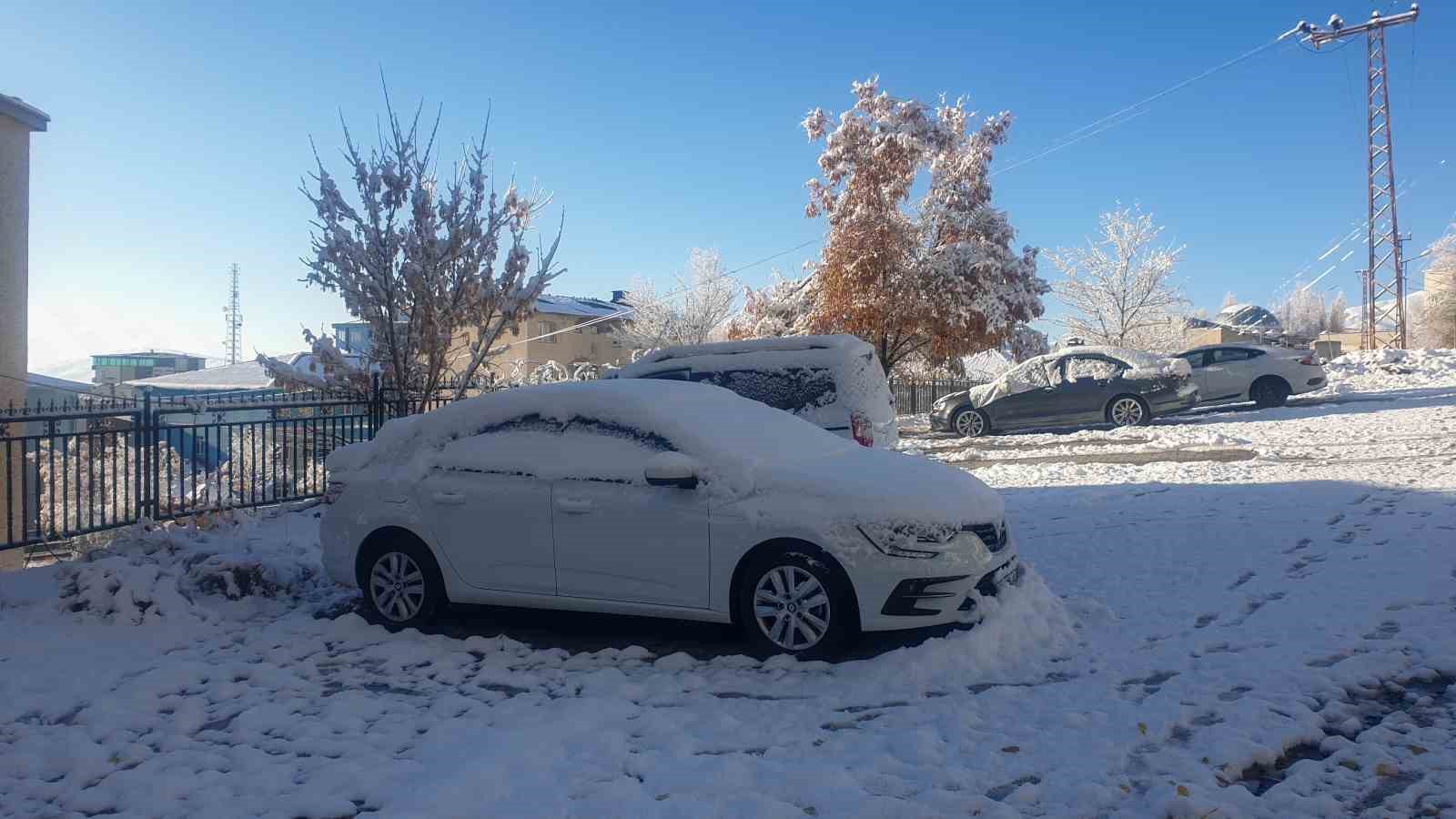 Başkale beyaza büründü