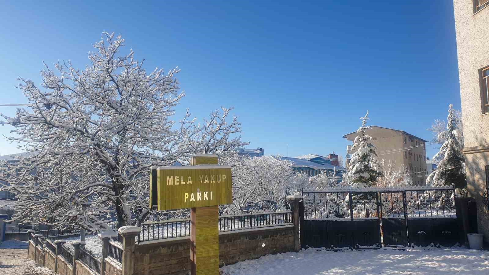 Başkale beyaza büründü