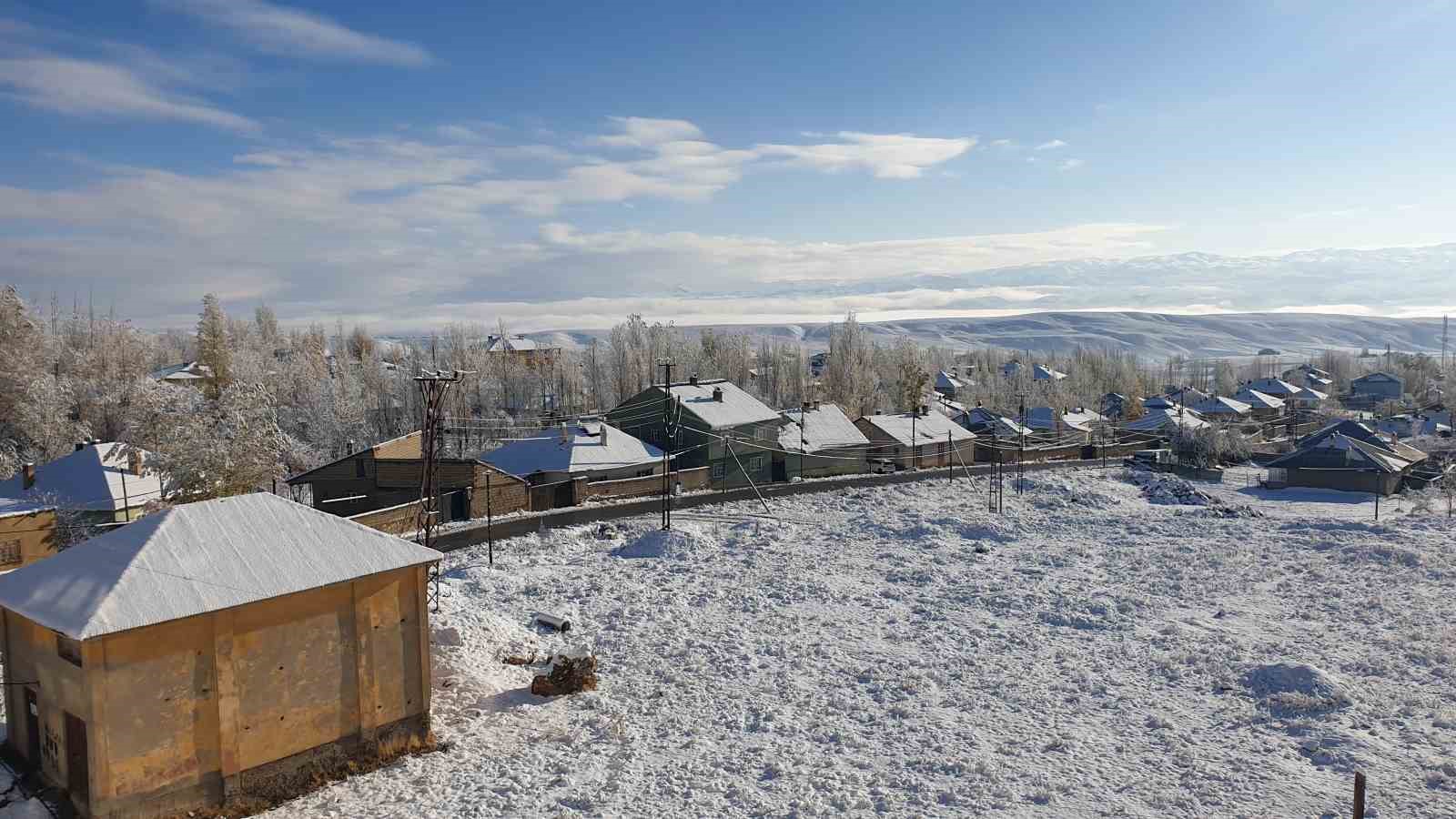 Başkale beyaza büründü