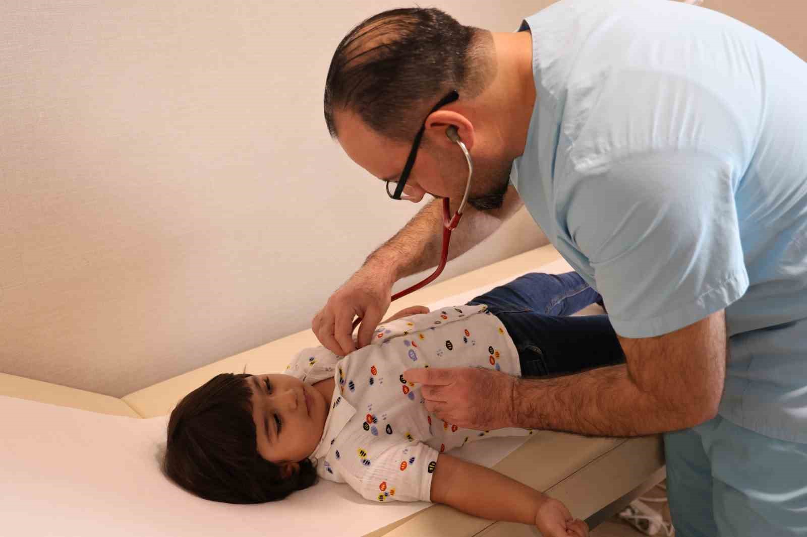 Doğuştan 200 binde bir görülen hastalıkla 2 yıl boyunca yaşayan çocuk sağlığına kavuştu