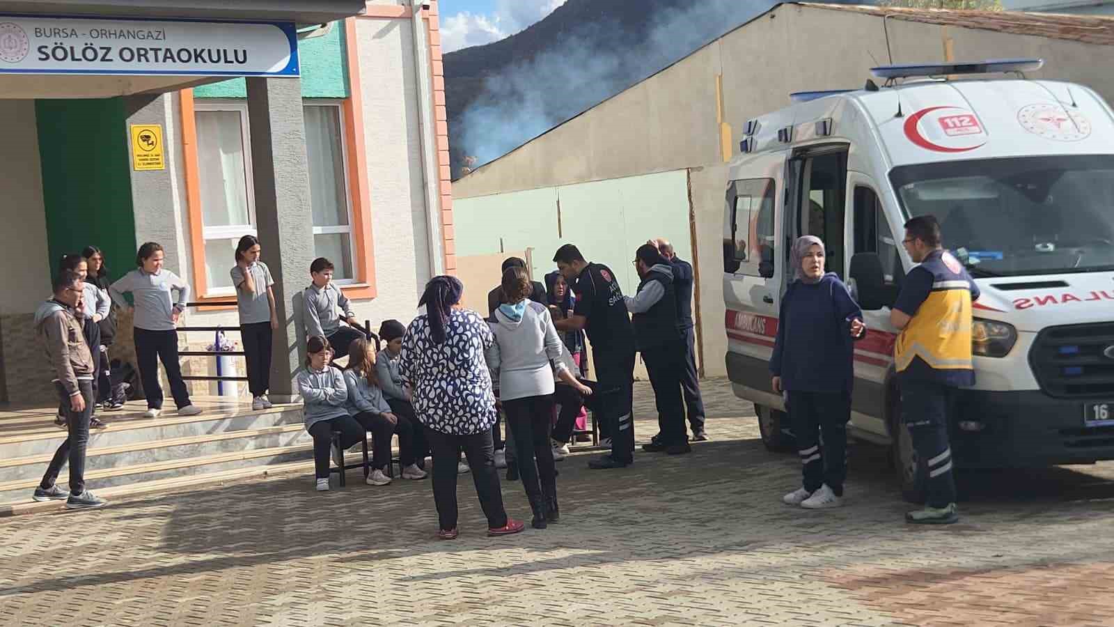 Şinitzel ve makarna yiyen öğrenciler hastaneye kaldırıldı: 20 öğrenci ambulansla sevk edildi