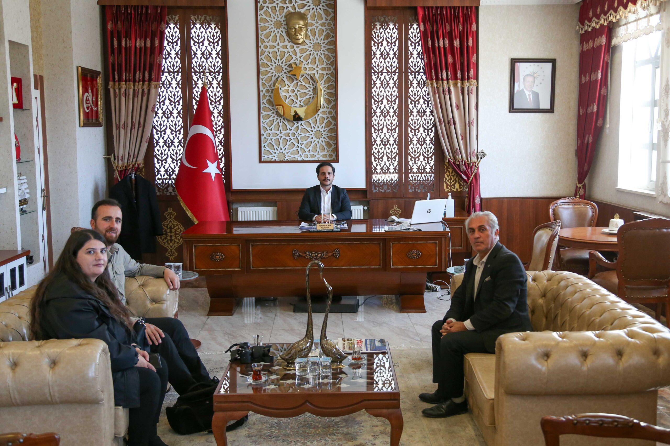 Gürpınar Haber Gazetesi’nden Kaymakam Yasin Erdem’e Ziyaret