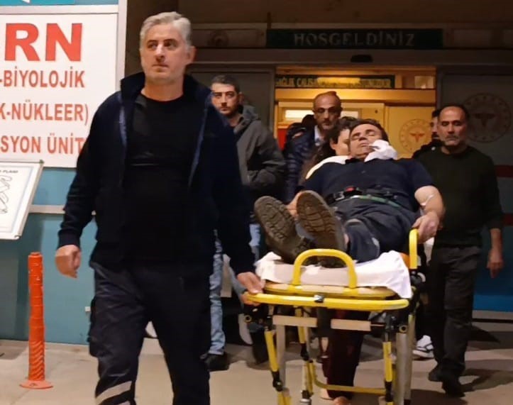 Kömürleri indirirken yüzüne demir saplandı