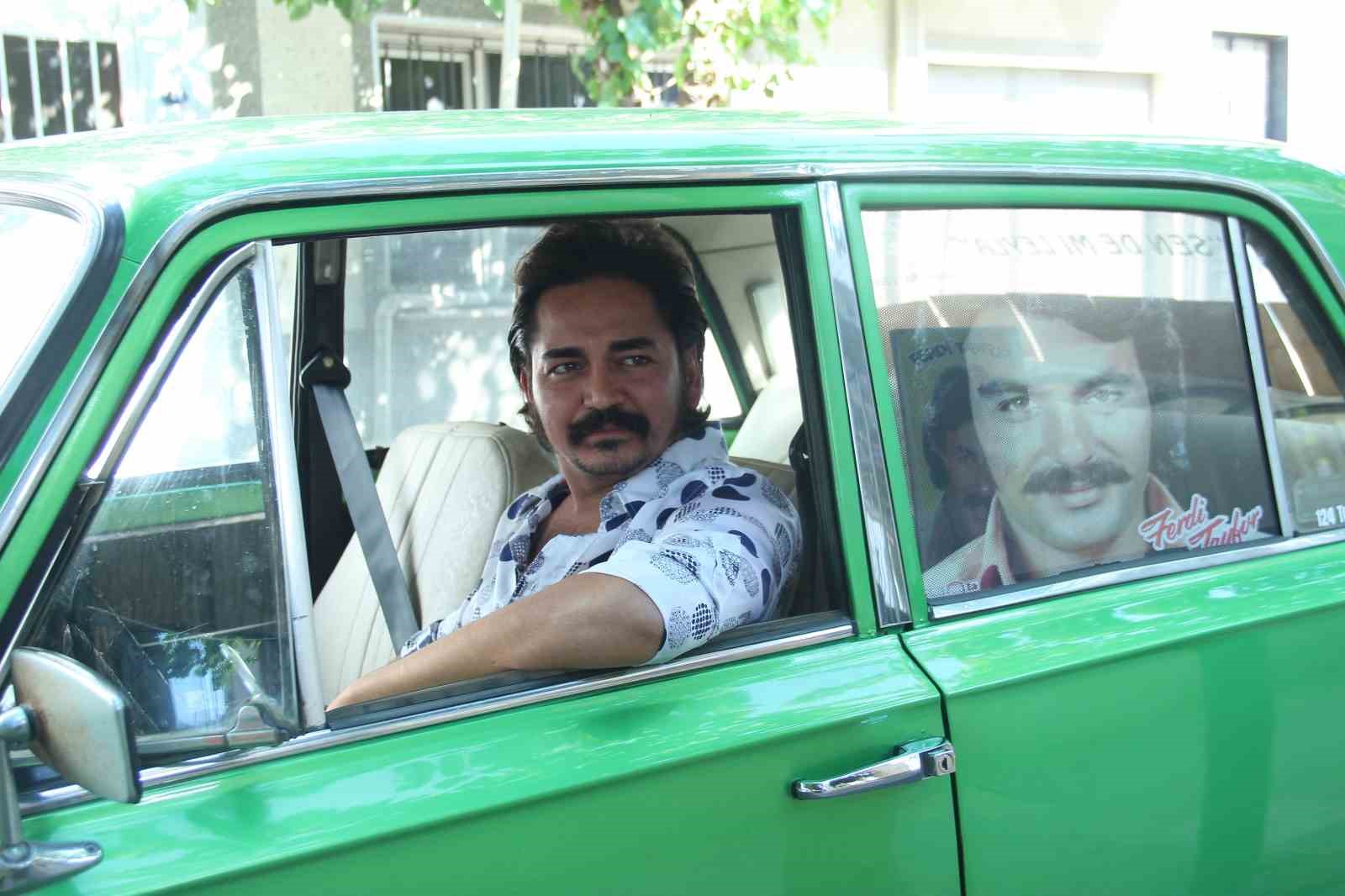 İzmir’in nostaljik sokağında Ferdi Tayfur esintisi