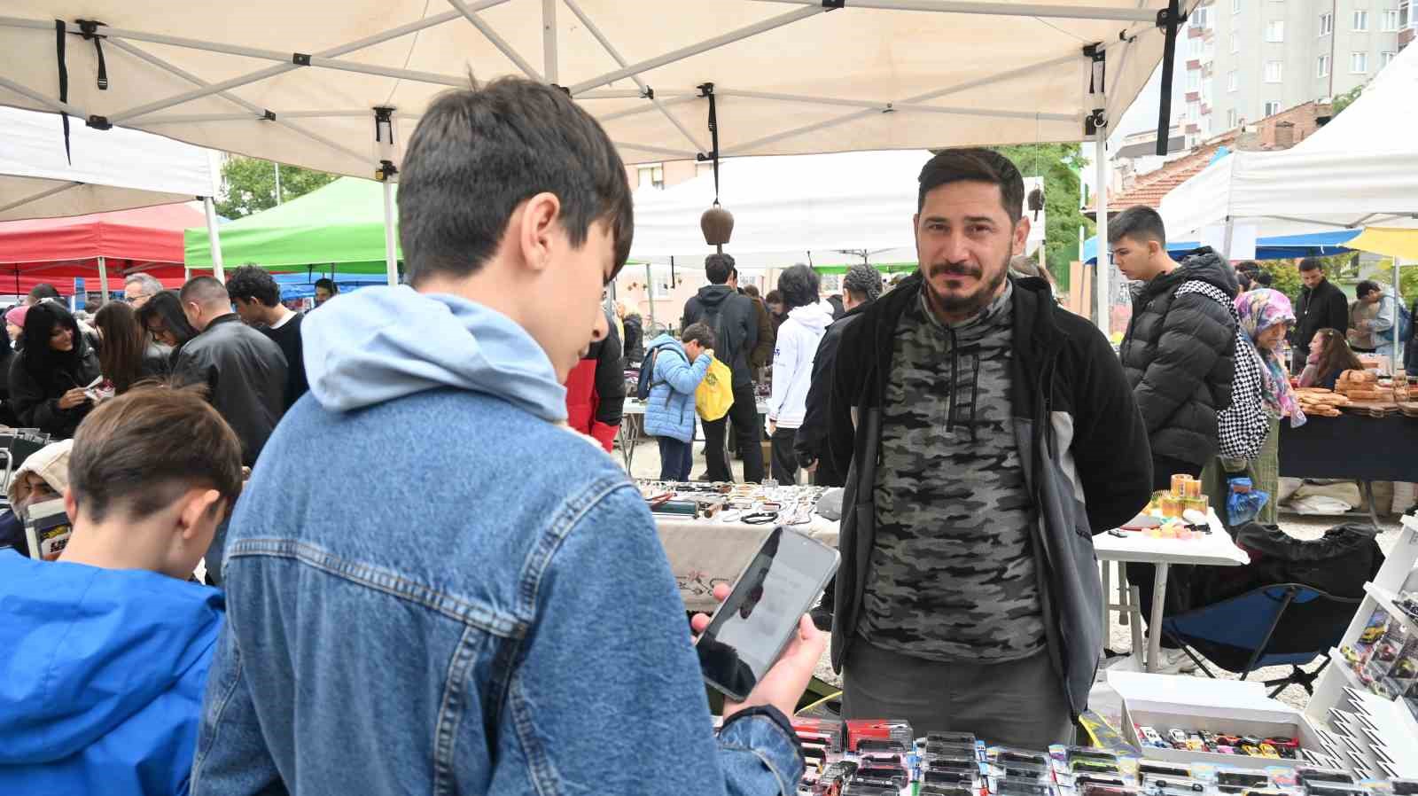 Her yaştan insan bu minyatür arabaların ’hastası’ oluyor