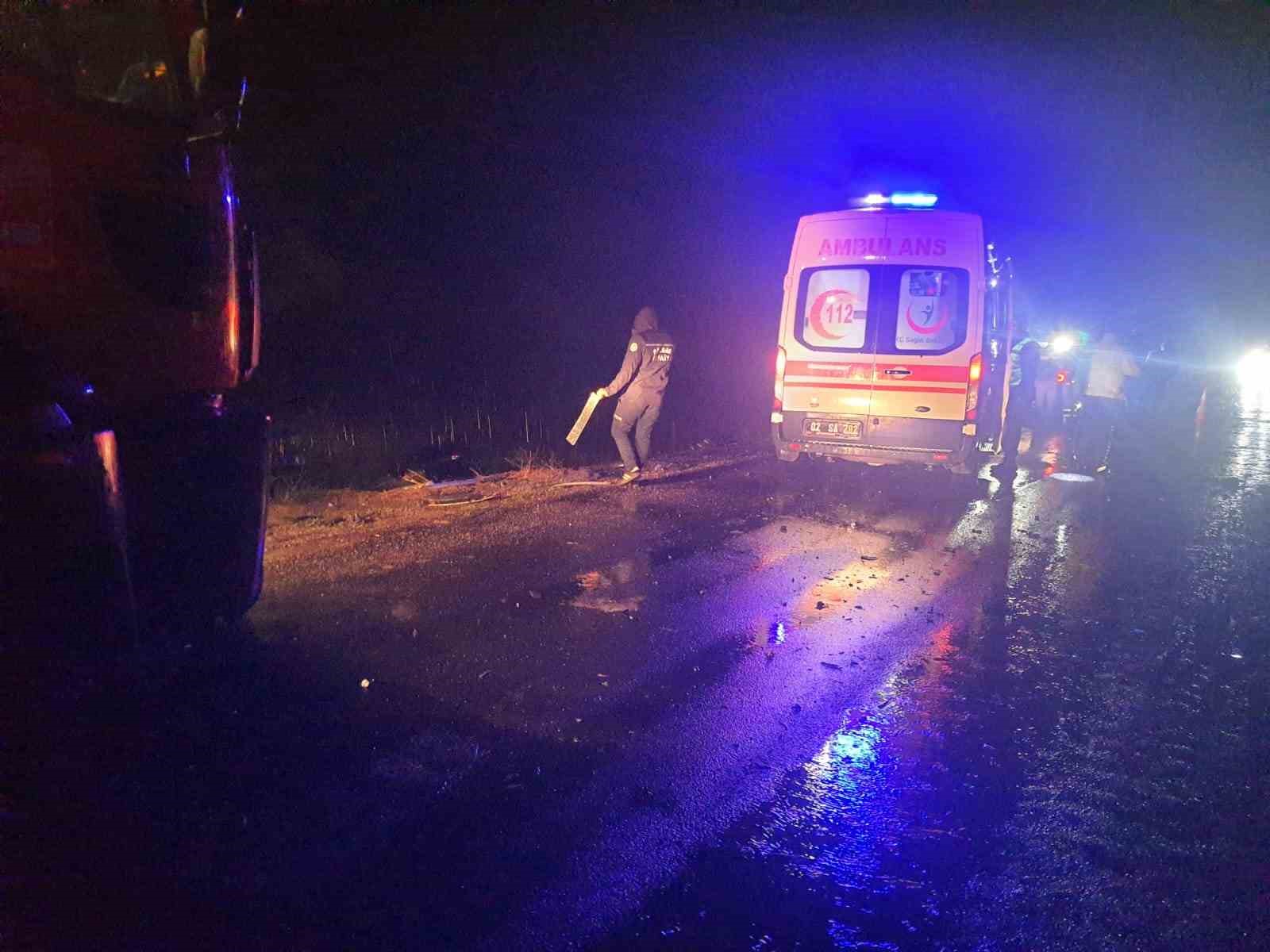 Adıyaman’da otomobil ile kamyon çarpıştı: 1’i ağır, 3 yaralı