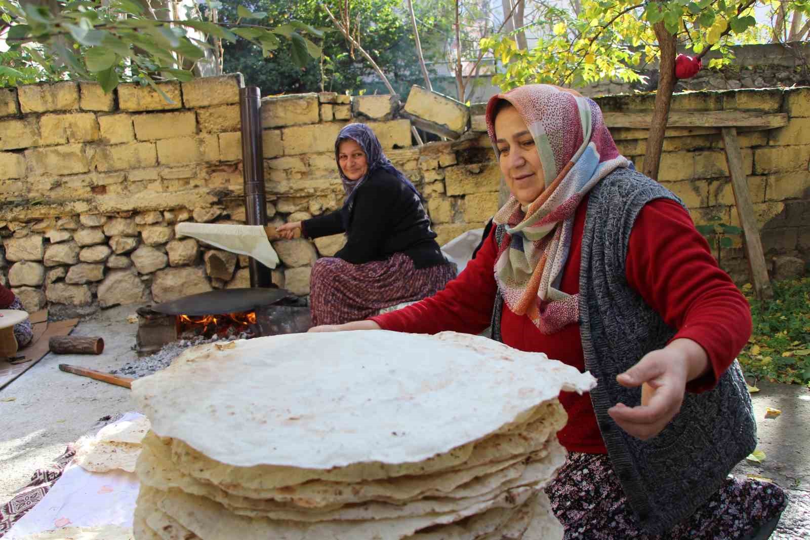Amasya’da ev hanımlarından altın günü yerine ‘yufka günü’