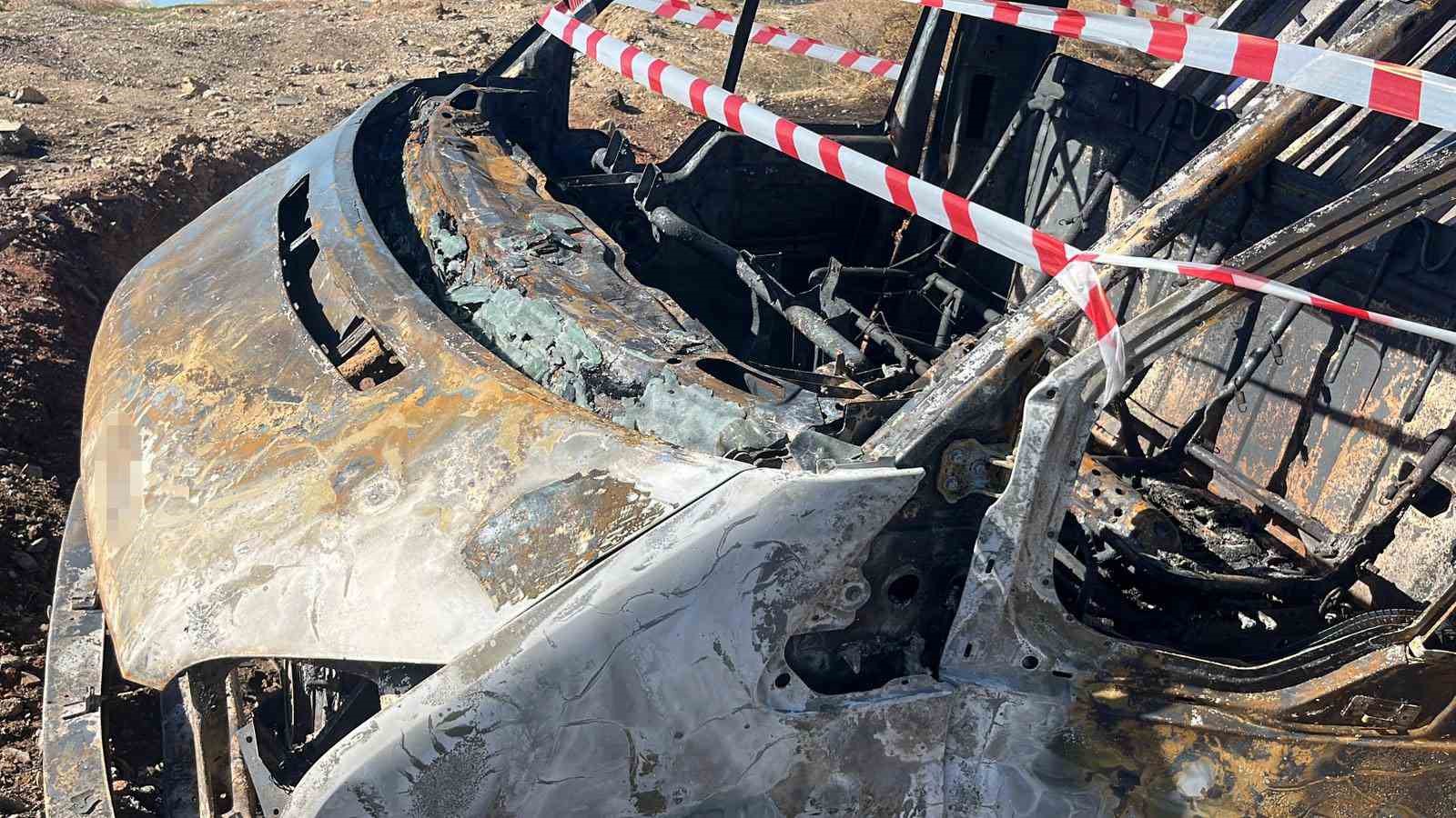 Antalya’da alev alev yanan mutfak tüpü yüklü kamyonet küle döndü