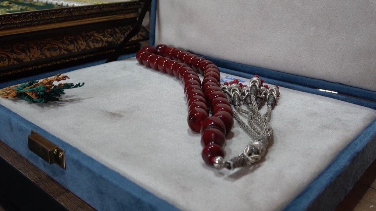 Değerli taşlardan yapılan tespihlerin fiyatı dudak uçuklatıyor