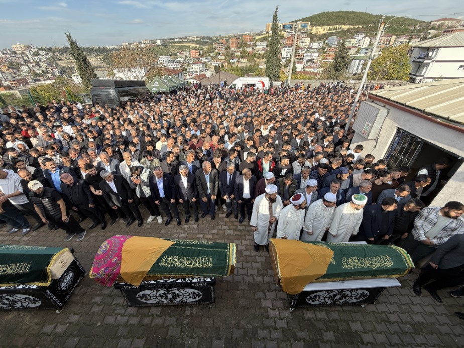 Fabrika yangınında hayatını kaybedenlere son veda