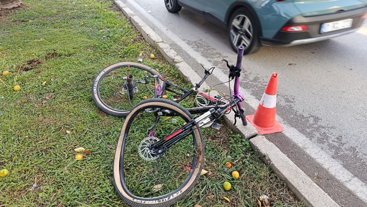 Yaya geçidinde bisikletli çocuğu öldürüp kaçtı