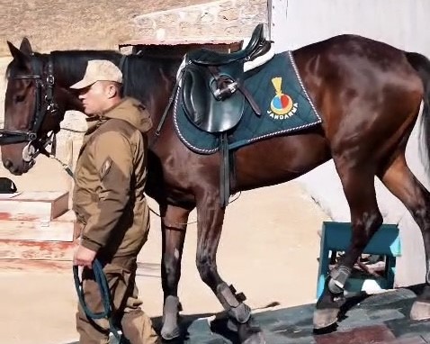 Atlı jandarma timleri Zernek Barajı’nda devriyede