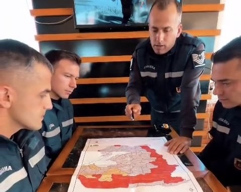 Atlı jandarma timleri Zernek Barajı’nda devriyede