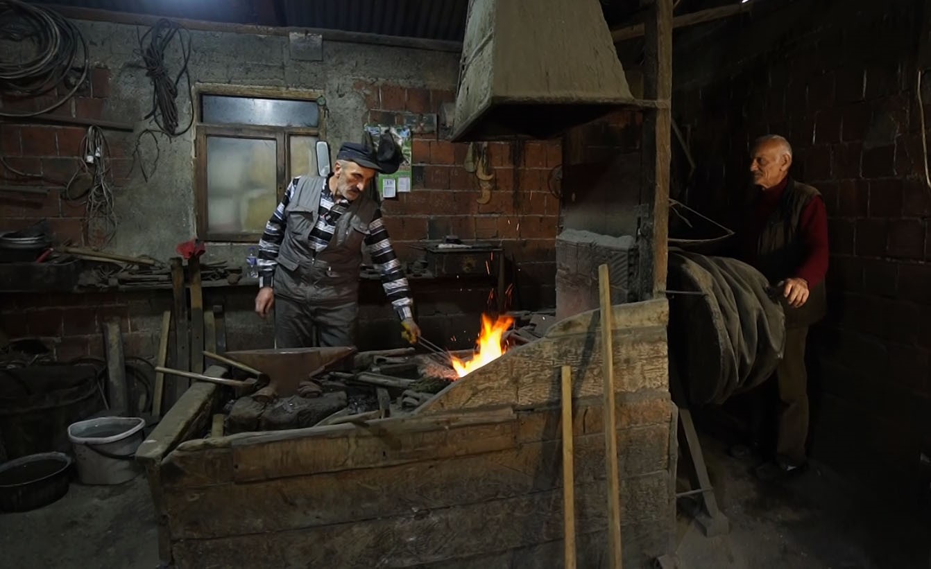 Babalarından kalan ocağı söndürmüyorlar