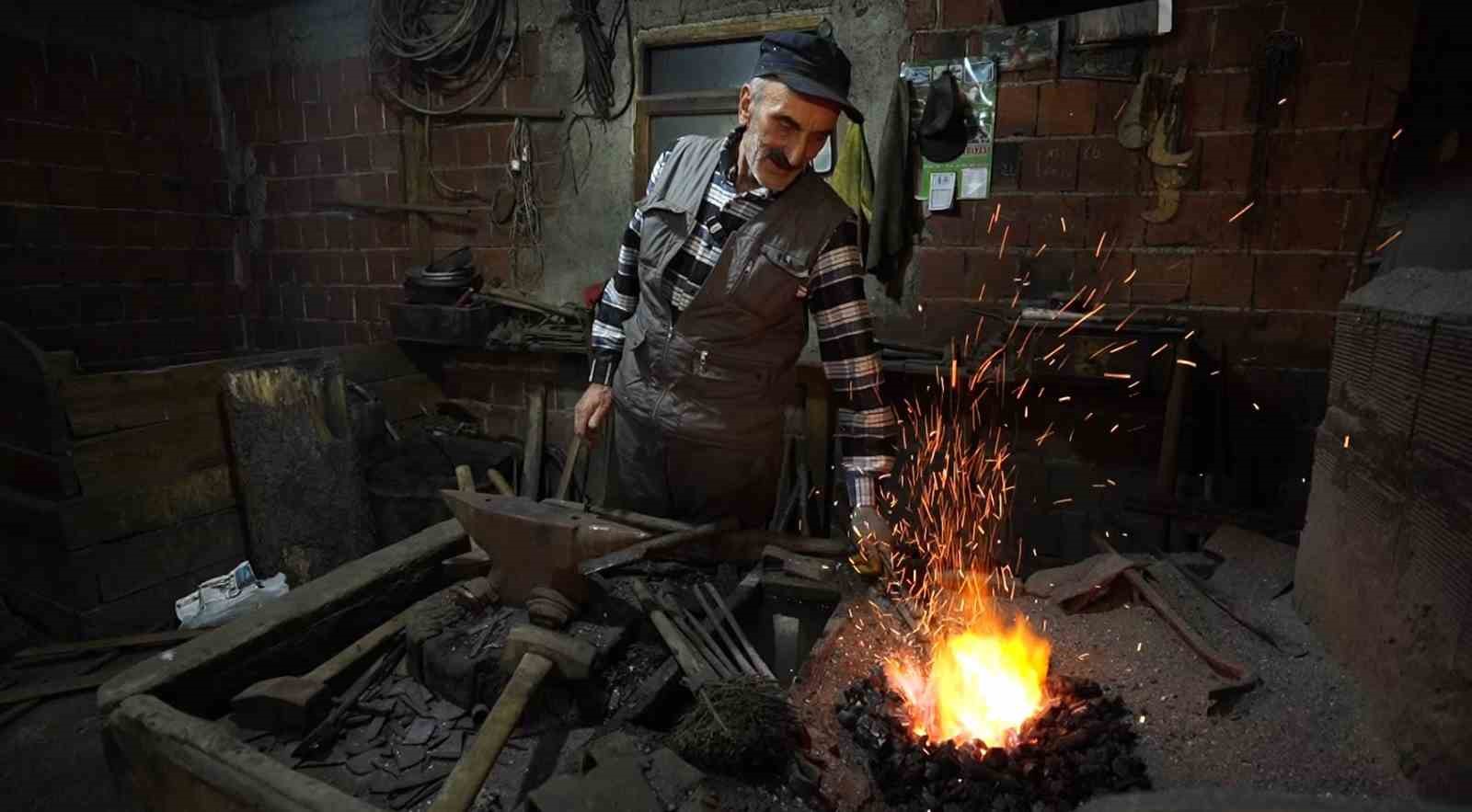 Babalarından kalan ocağı söndürmüyorlar