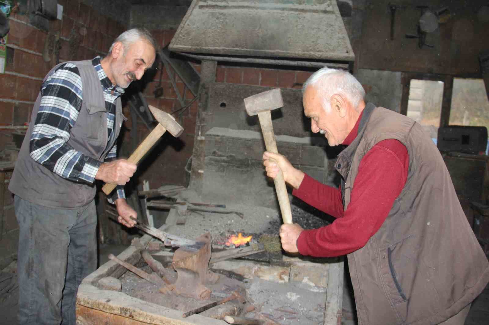 Babalarından kalan ocağı söndürmüyorlar