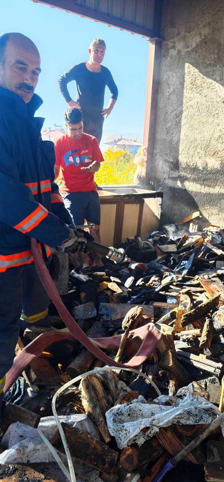 Van’da çatı yangını