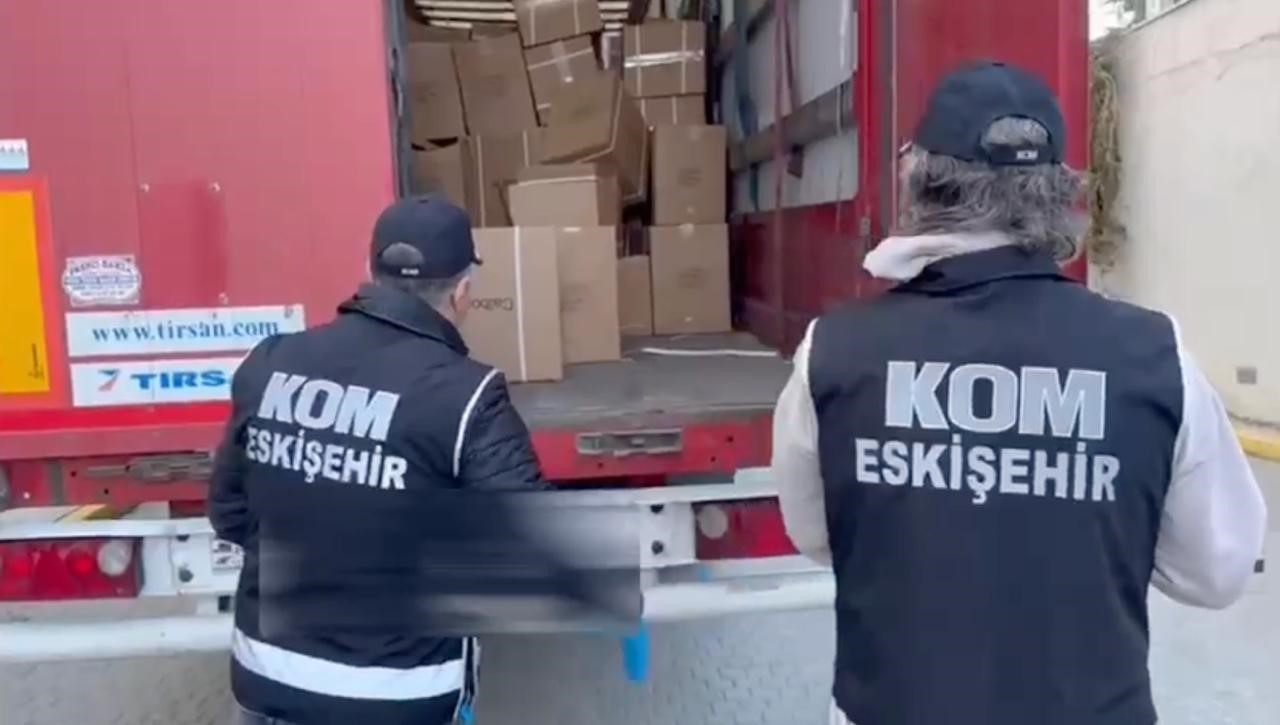 Durdurulan tırda piyasa değeri 7 milyon TL olan sahte tütün ürünleri ele geçirildi