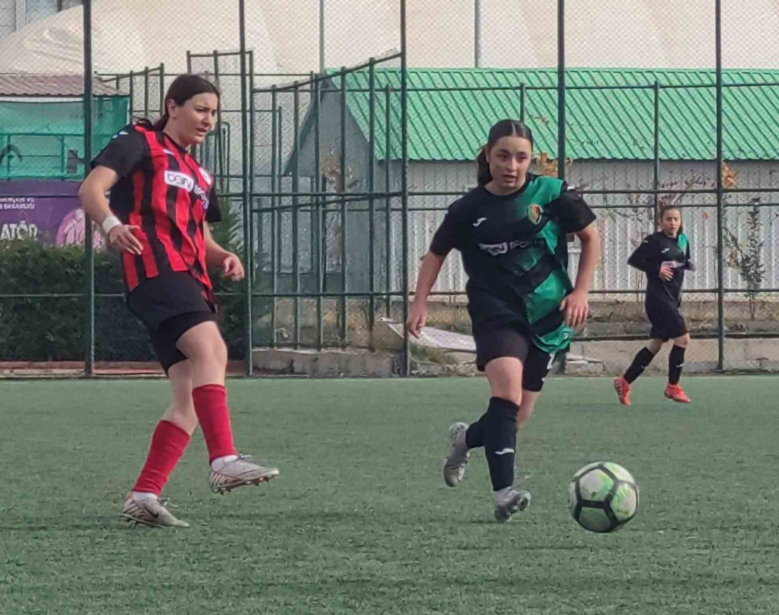 TFF Kadınlar 2. Lig: Vangücü SK: 4 - Kahramanmaraş Anadolu SK: 2