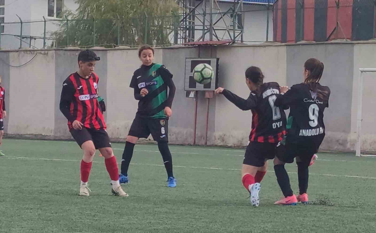 TFF Kadınlar 2. Lig: Vangücü SK: 4 - Kahramanmaraş Anadolu SK: 2