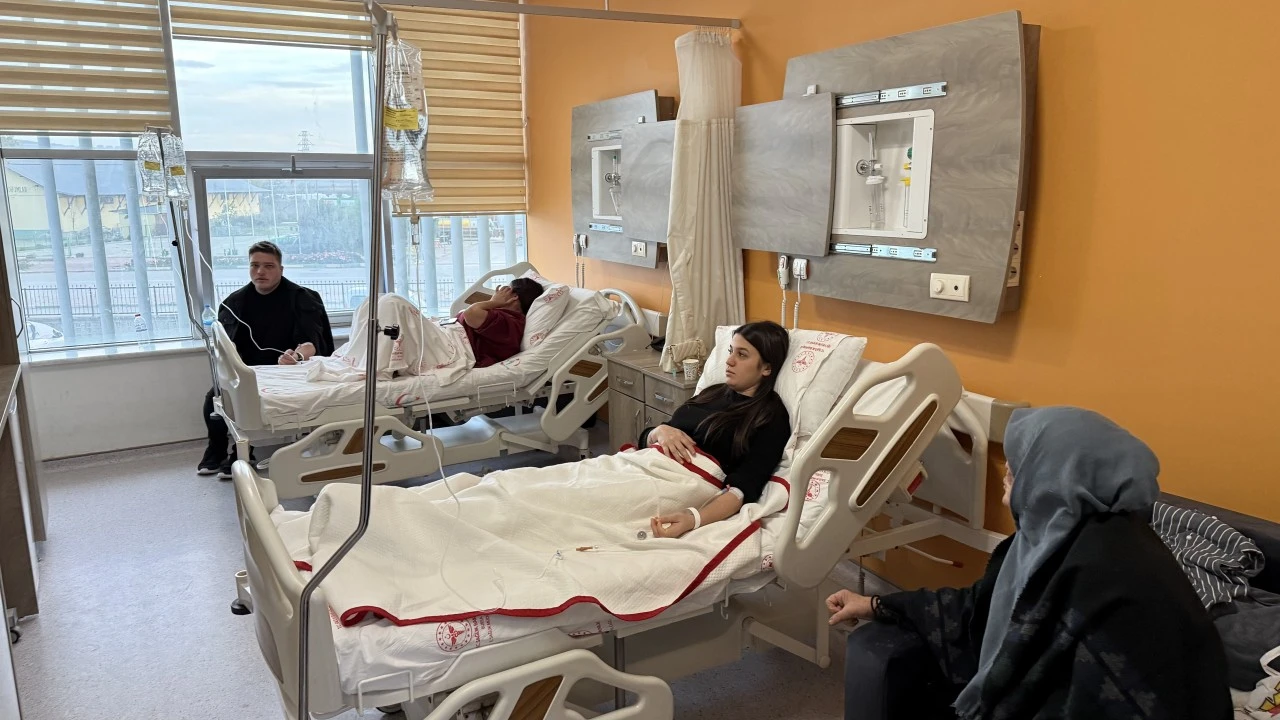 Bursa’da 4 genç yedikleri midyeden zehirlendi