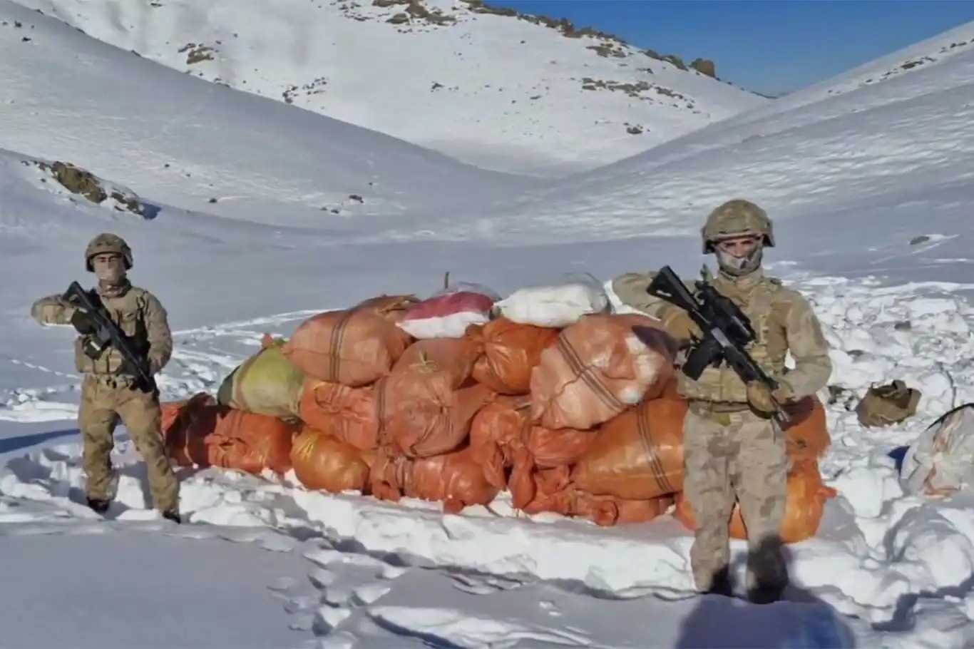 Hakkâri ve Ağrı’da 1 tonun üzerinde uyuşturucu ele geçirildi