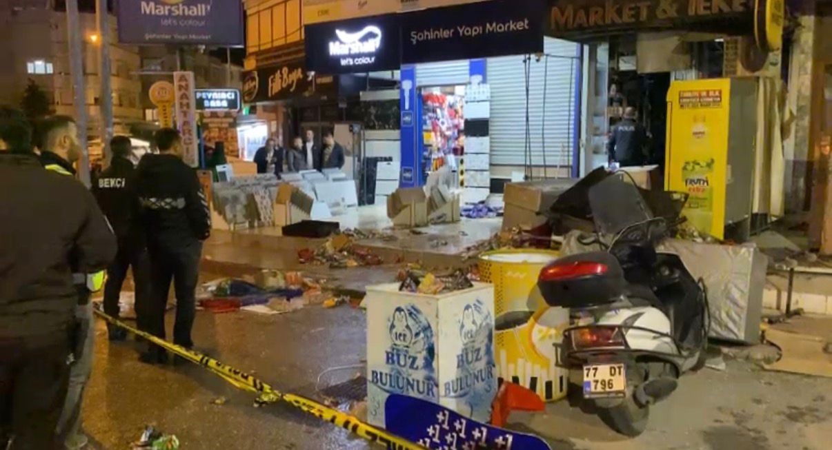 Ailesine ait tekel bayisini benzin döküp ateşe verdi: 2 yaralı