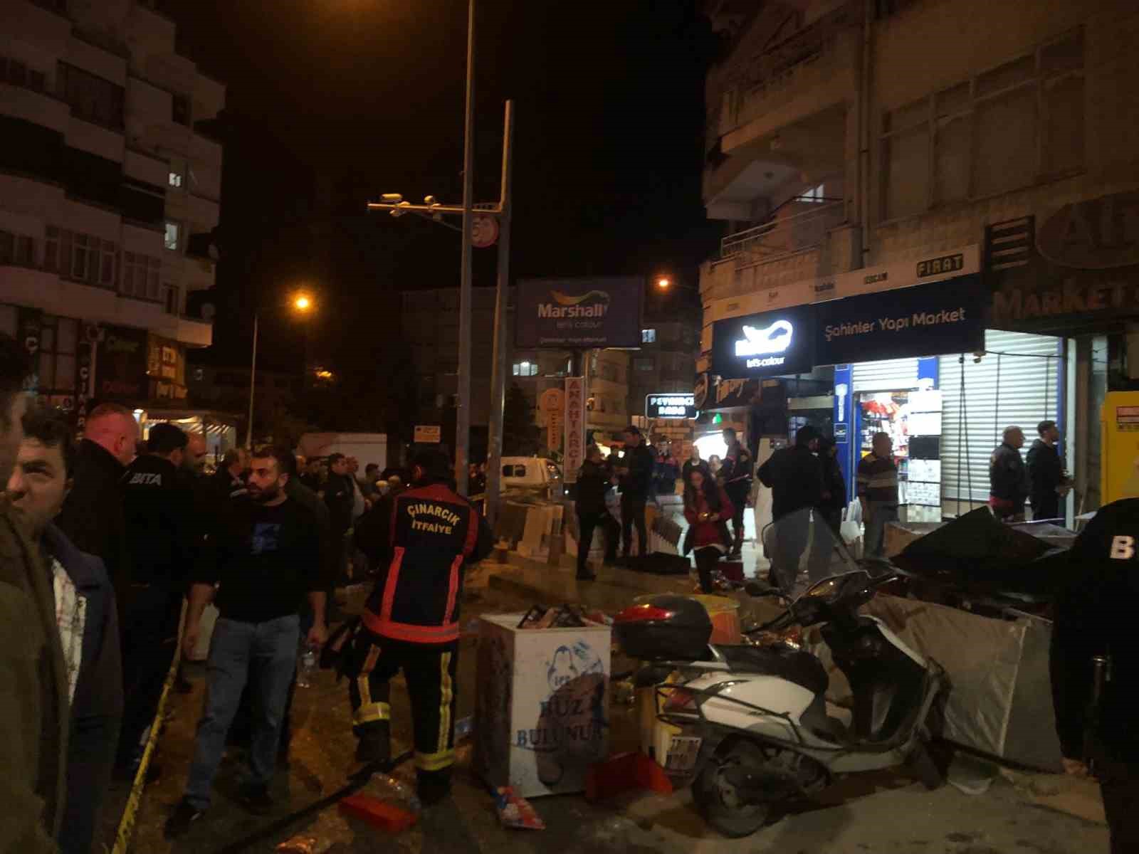 Ailesine ait tekel bayisini benzin döküp ateşe verdi: 2 yaralı