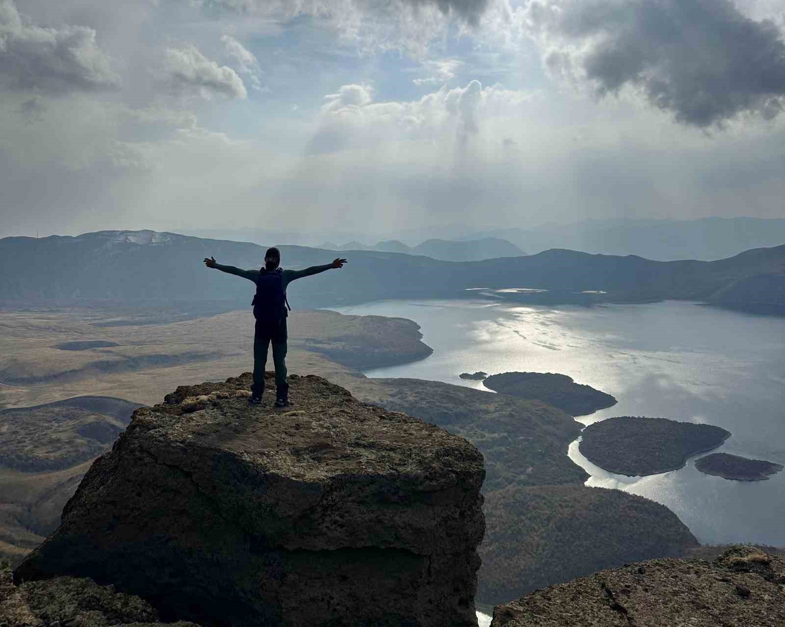 Vanlı Dağcılar Nemrut Kalderası’nı Adım Adım Dolaştı