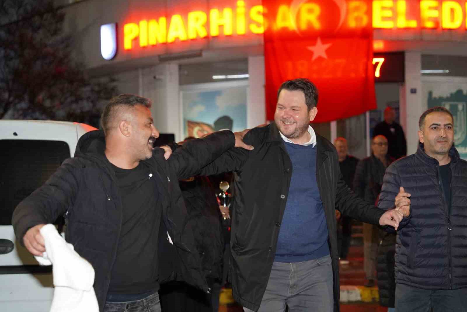 Türkiye şampiyonları davul-zurna ve meşalelerle karşılandı