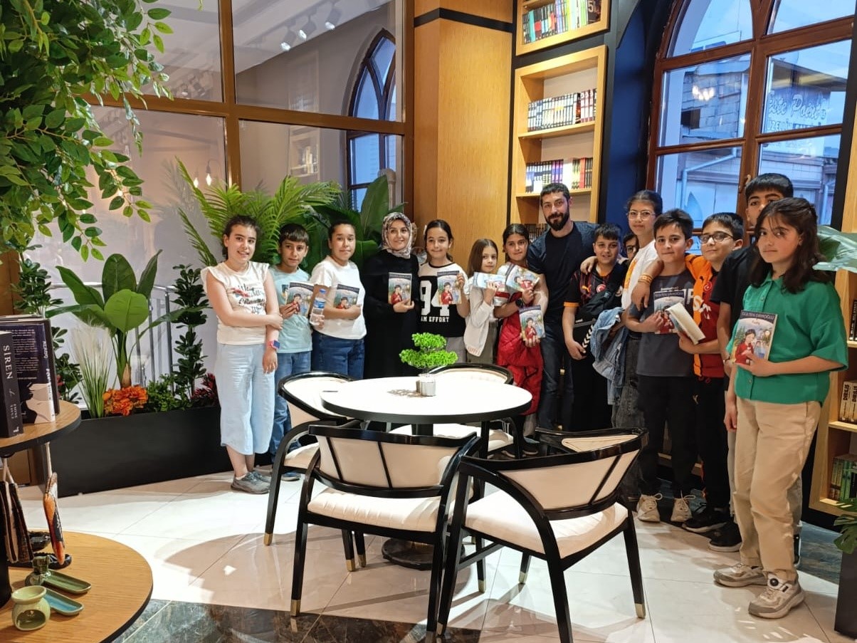 ‘Kitap Kaşifleri Kulübü’ minik öğrencileri kitap okumaya yönlendiriyor