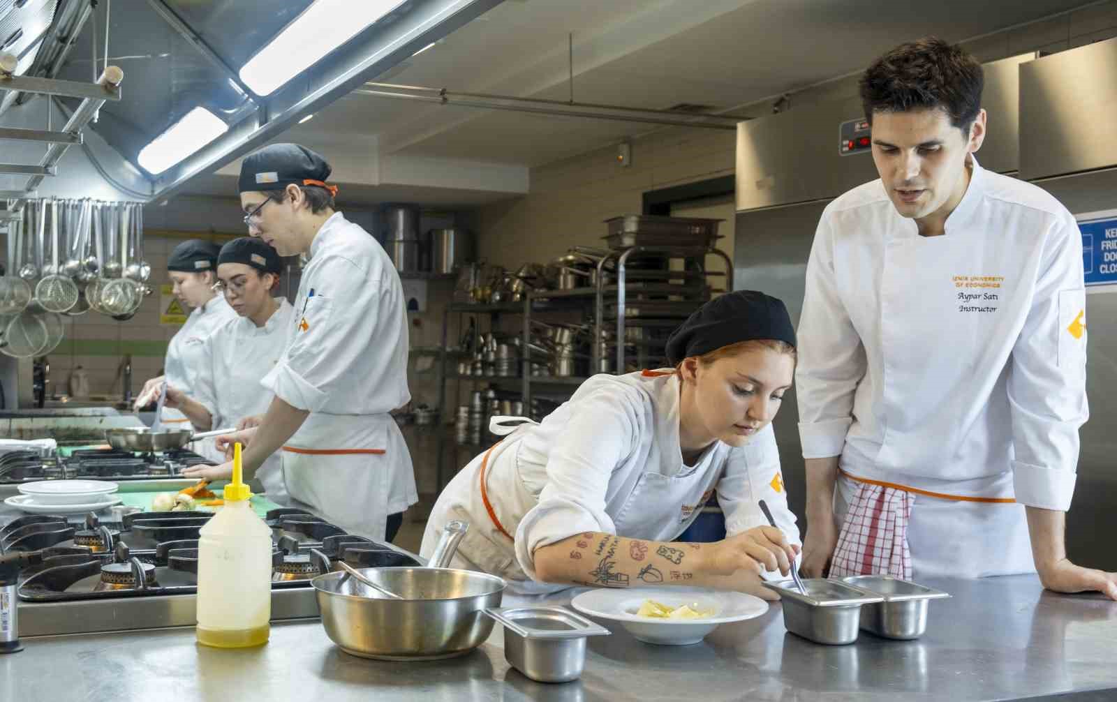 Dikkat! Ev yapımı konservede ‘ölümcül’ tehlike