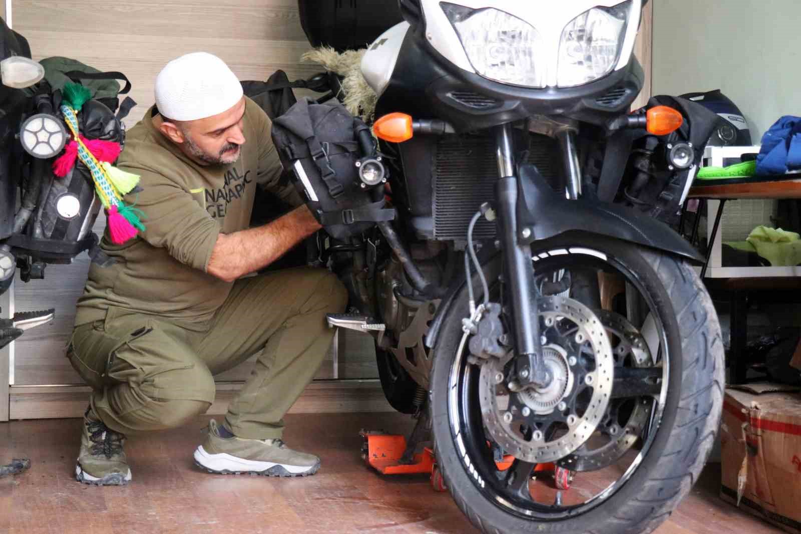 Sigarayı bıraktı, motosikleti ile 250 bin kilometre yol yaptı: Son durağı umre oldu