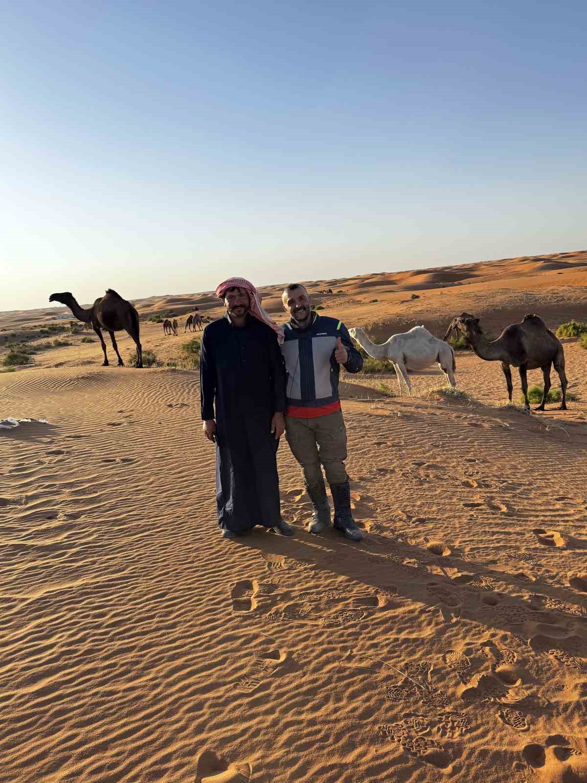Sigarayı bıraktı, motosikleti ile 250 bin kilometre yol yaptı: Son durağı umre oldu