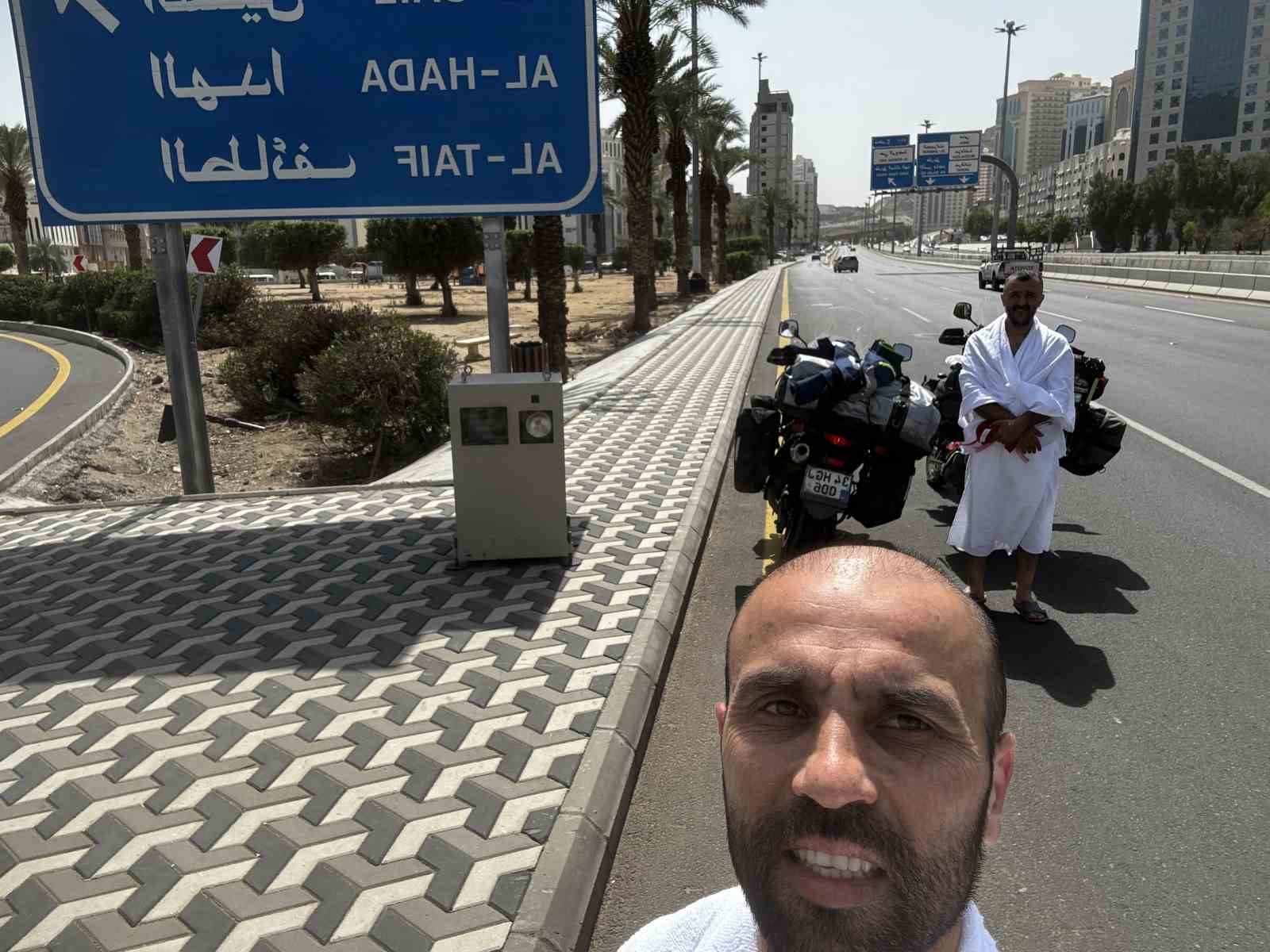 Sigarayı bıraktı, motosikleti ile 250 bin kilometre yol yaptı: Son durağı umre oldu