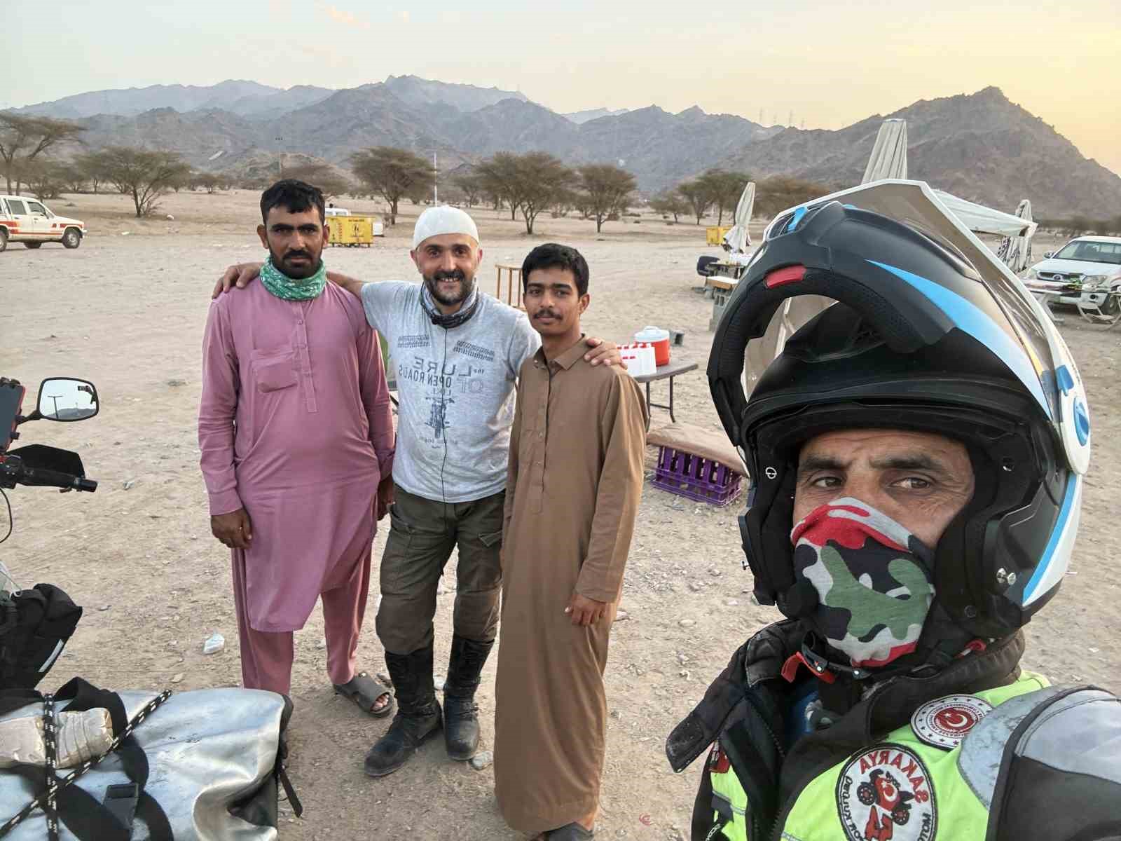 Sigarayı bıraktı, motosikleti ile 250 bin kilometre yol yaptı: Son durağı umre oldu