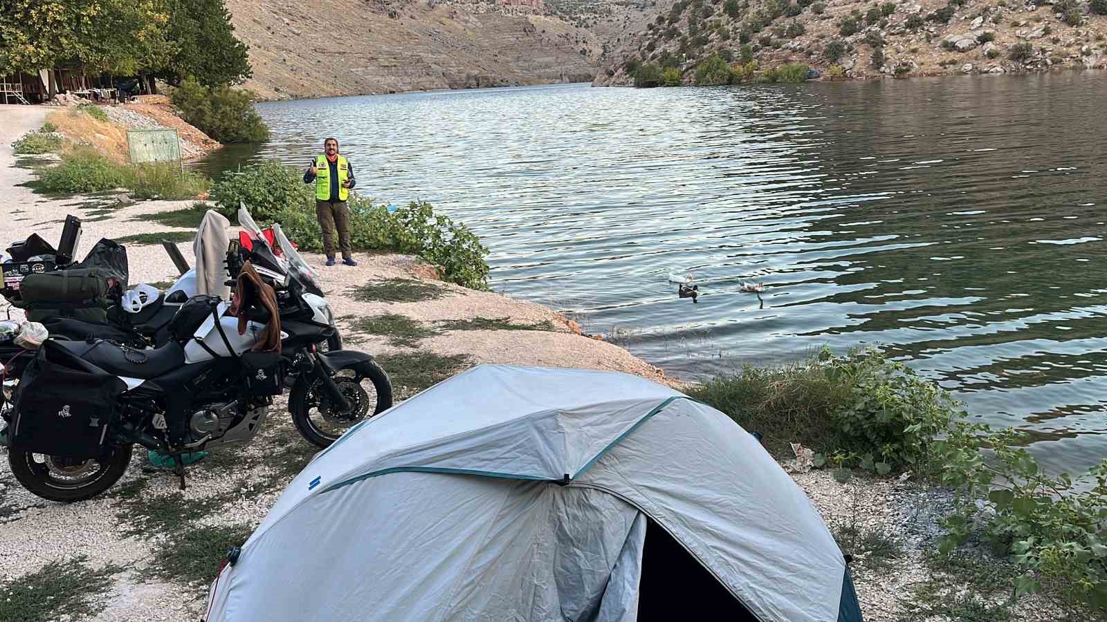 Sigarayı bıraktı, motosikleti ile 250 bin kilometre yol yaptı: Son durağı umre oldu