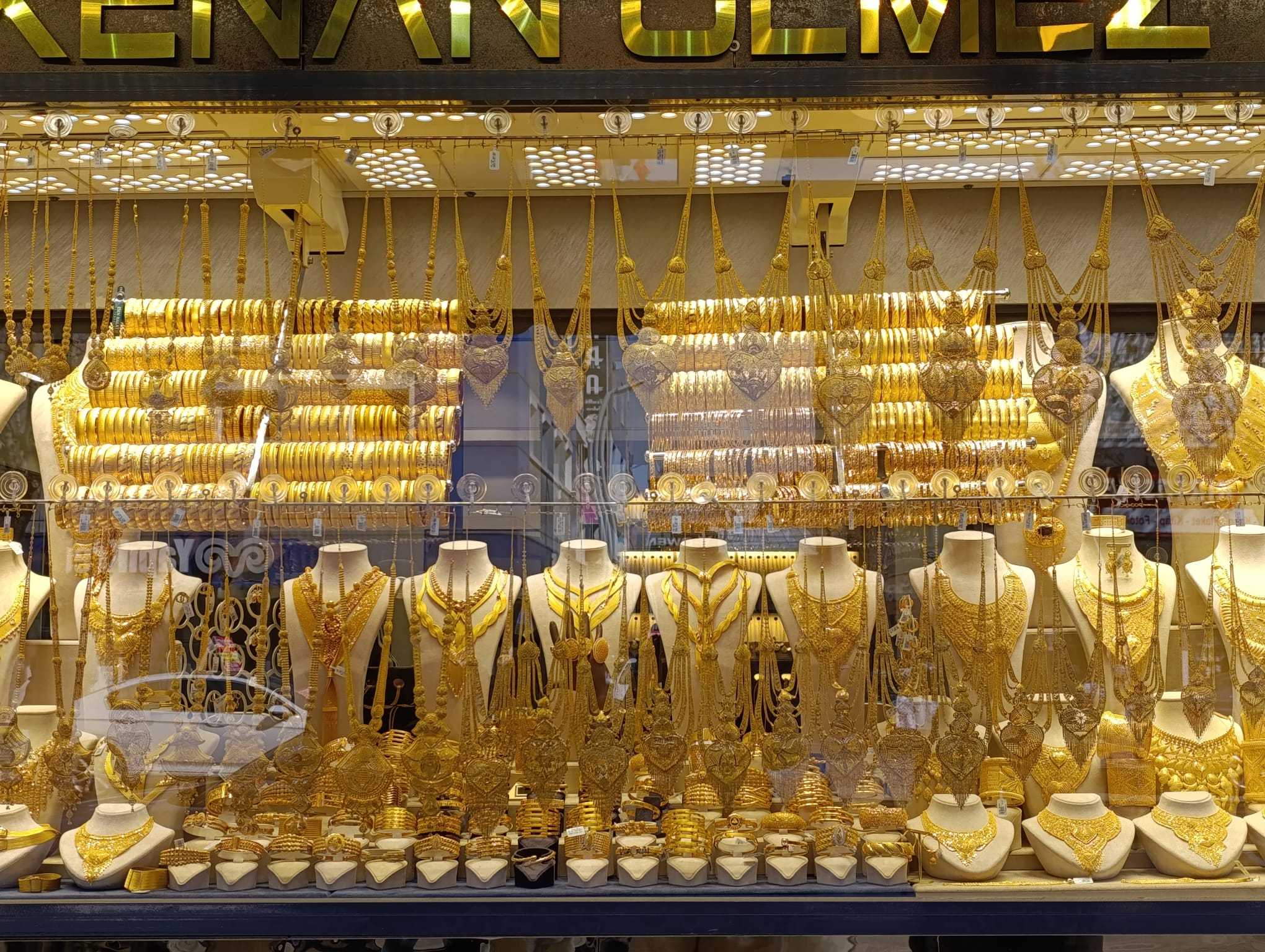 Altın fiyatlarında gerileme sürüyor