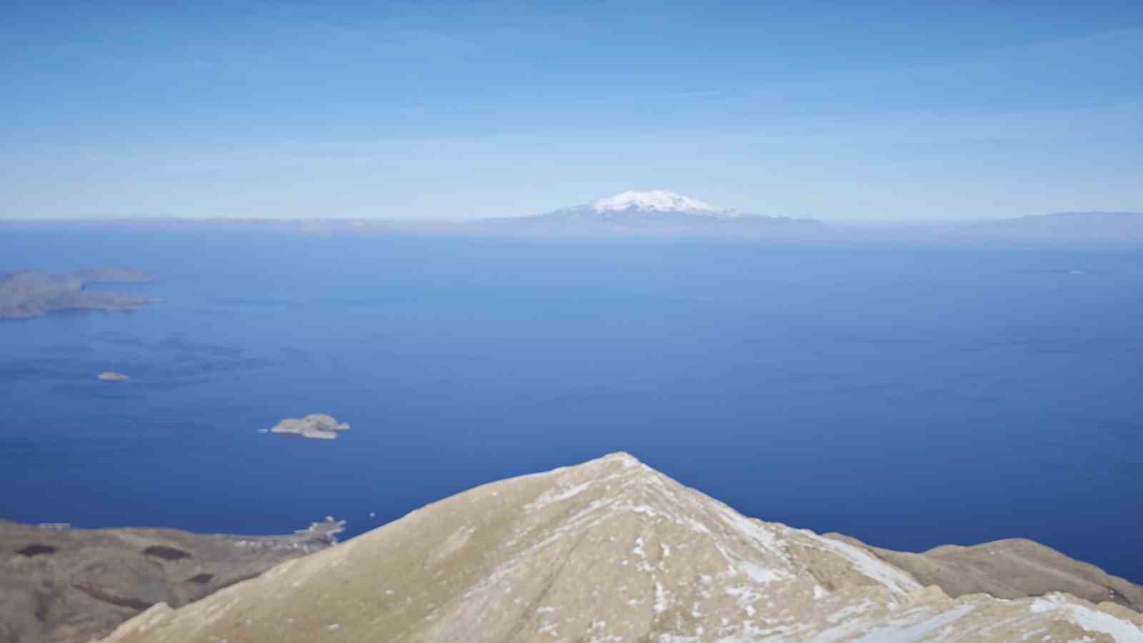Vanlı dağcılardan ’Öğretmenler Günü’ne özel tırmanış