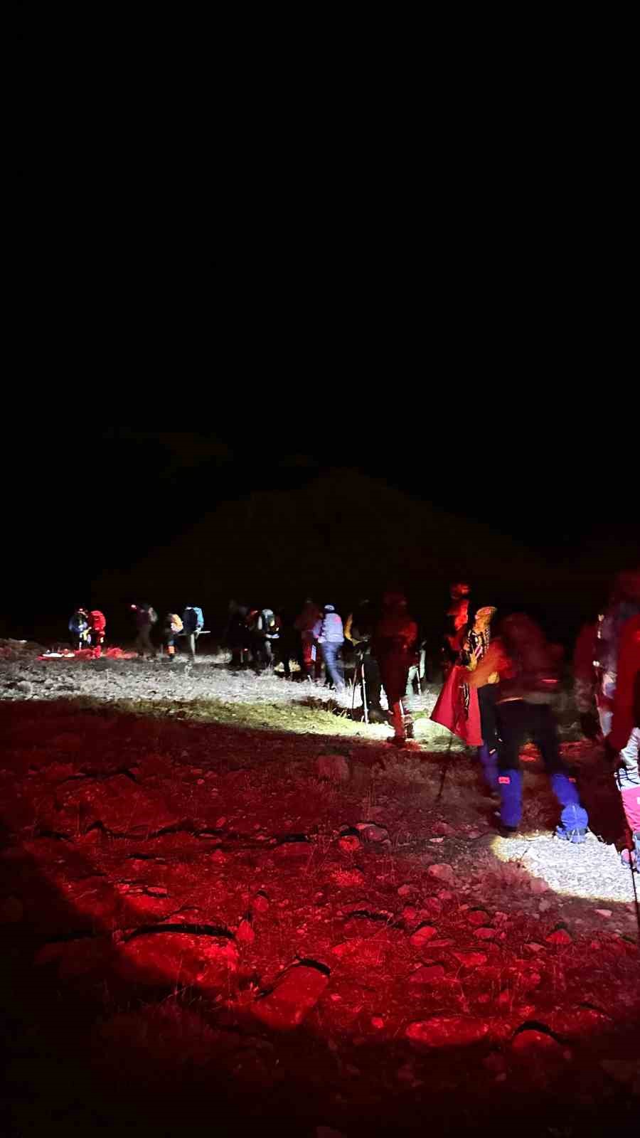 Vanlı dağcılardan ’Öğretmenler Günü’ne özel tırmanış