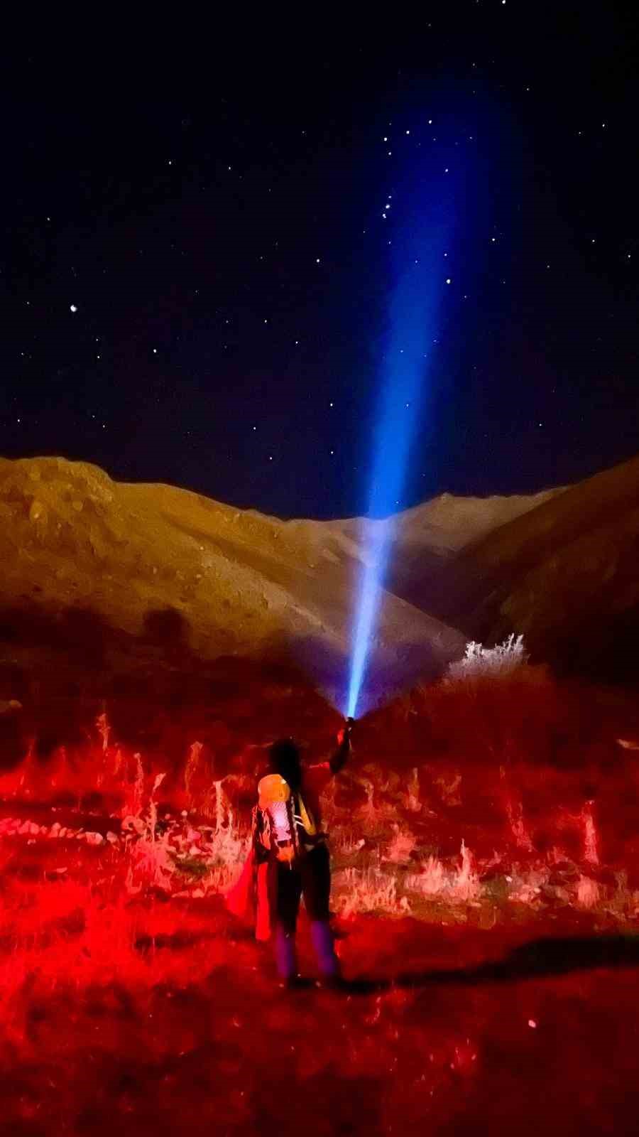 Vanlı dağcılardan ’Öğretmenler Günü’ne özel tırmanış