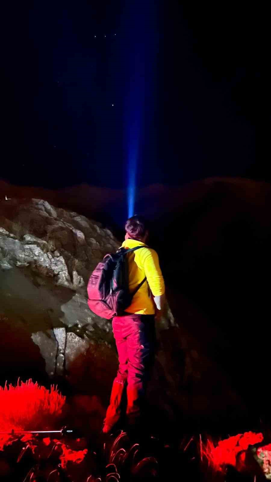 Vanlı dağcılardan ’Öğretmenler Günü’ne özel tırmanış