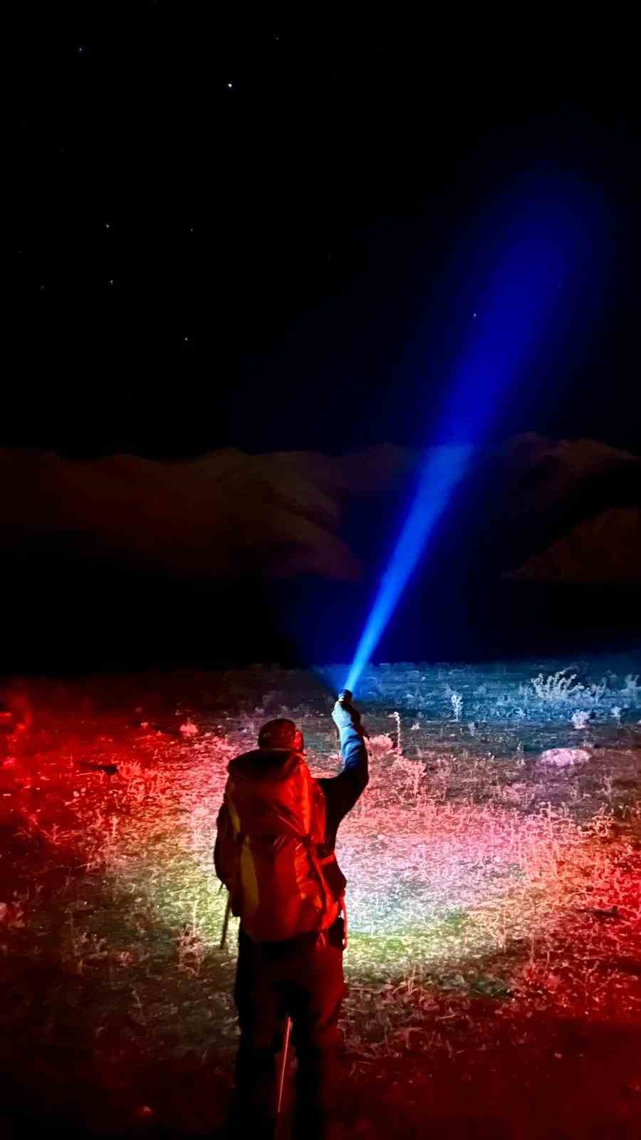 Vanlı dağcılardan ’Öğretmenler Günü’ne özel tırmanış